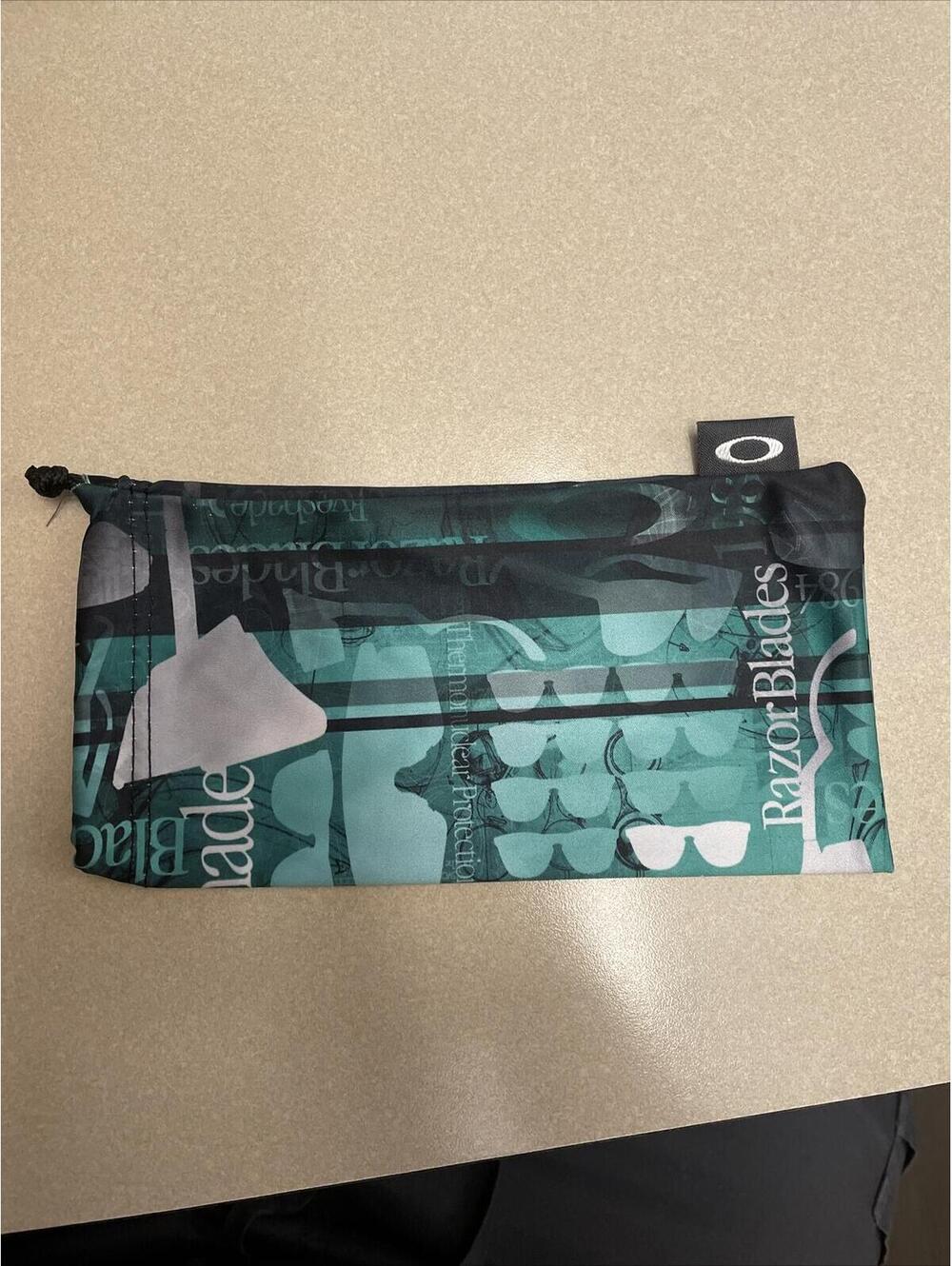 Oakley Microfiber Bag Heritage Razor Blades
